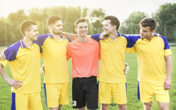 amateur-football-concept-with-team-posing